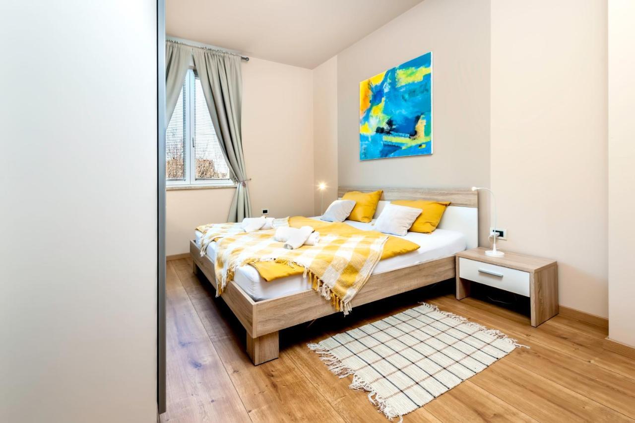 Room And Apartments Antea Rovinj Exterior photo